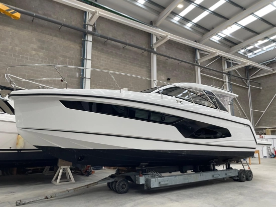 Sealine S335 preowned for sale