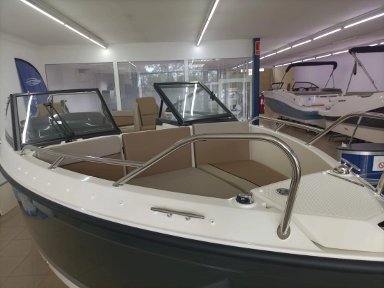 Quicksilver Bowrider 605 brand new for sale