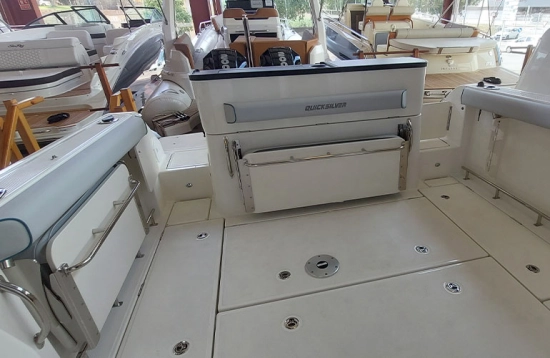 Quicksilver Pilothouse 805 brand new for sale