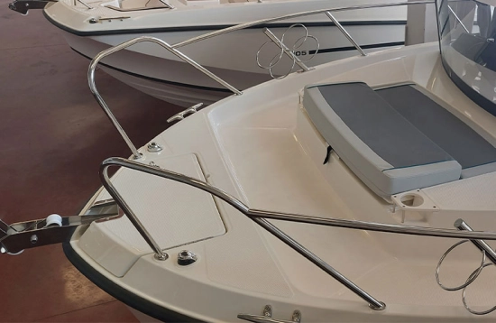 Quicksilver Pilothouse 805 brand new for sale