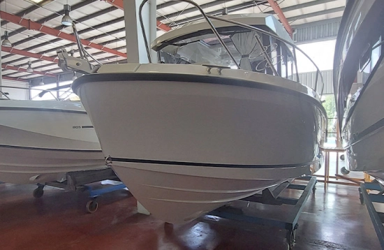 Quicksilver Pilothouse 805 brand new for sale