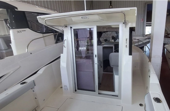 Quicksilver Pilothouse 805 brand new for sale