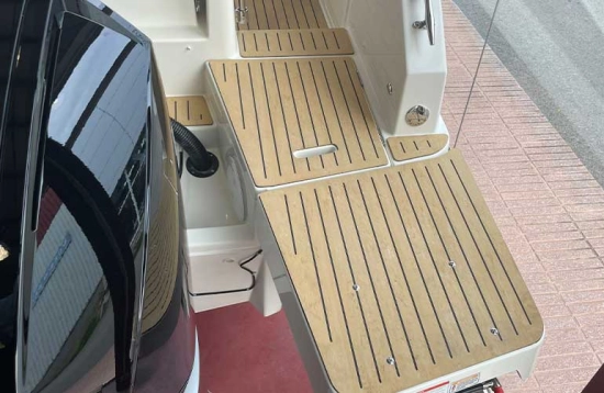 Quicksilver Sundeck 875 brand new for sale