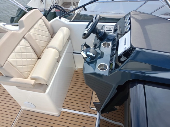 Quicksilver Sundeck 875 preowned for sale