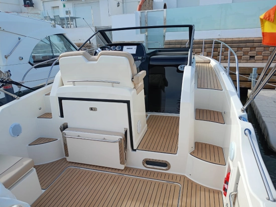 Quicksilver Sundeck 875 preowned for sale