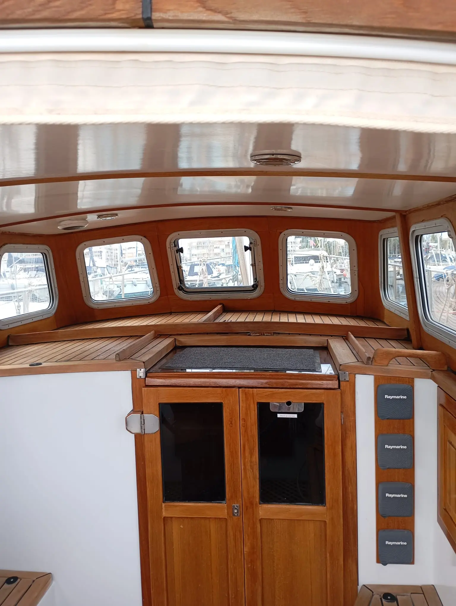 Custom Line Steel Pilothouse d’occasion à vendre