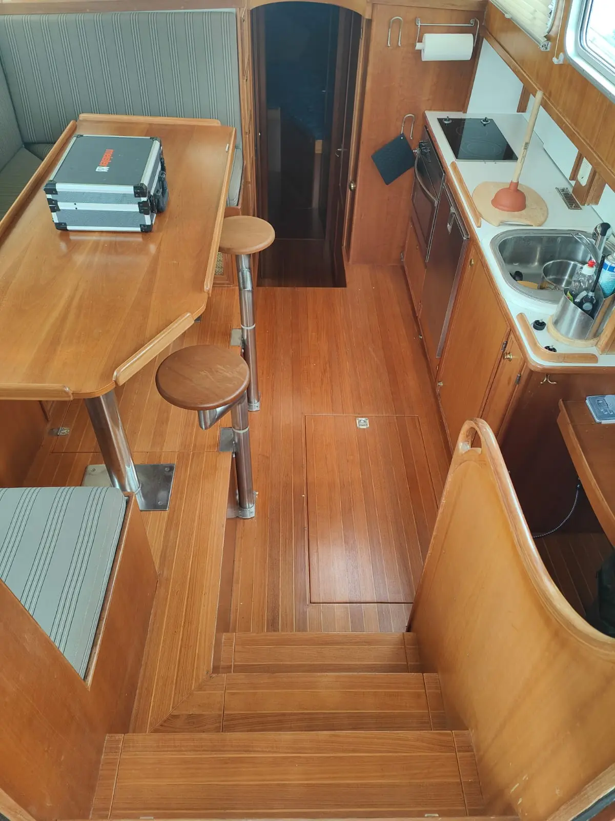 Custom Line Steel Pilothouse d’occasion à vendre