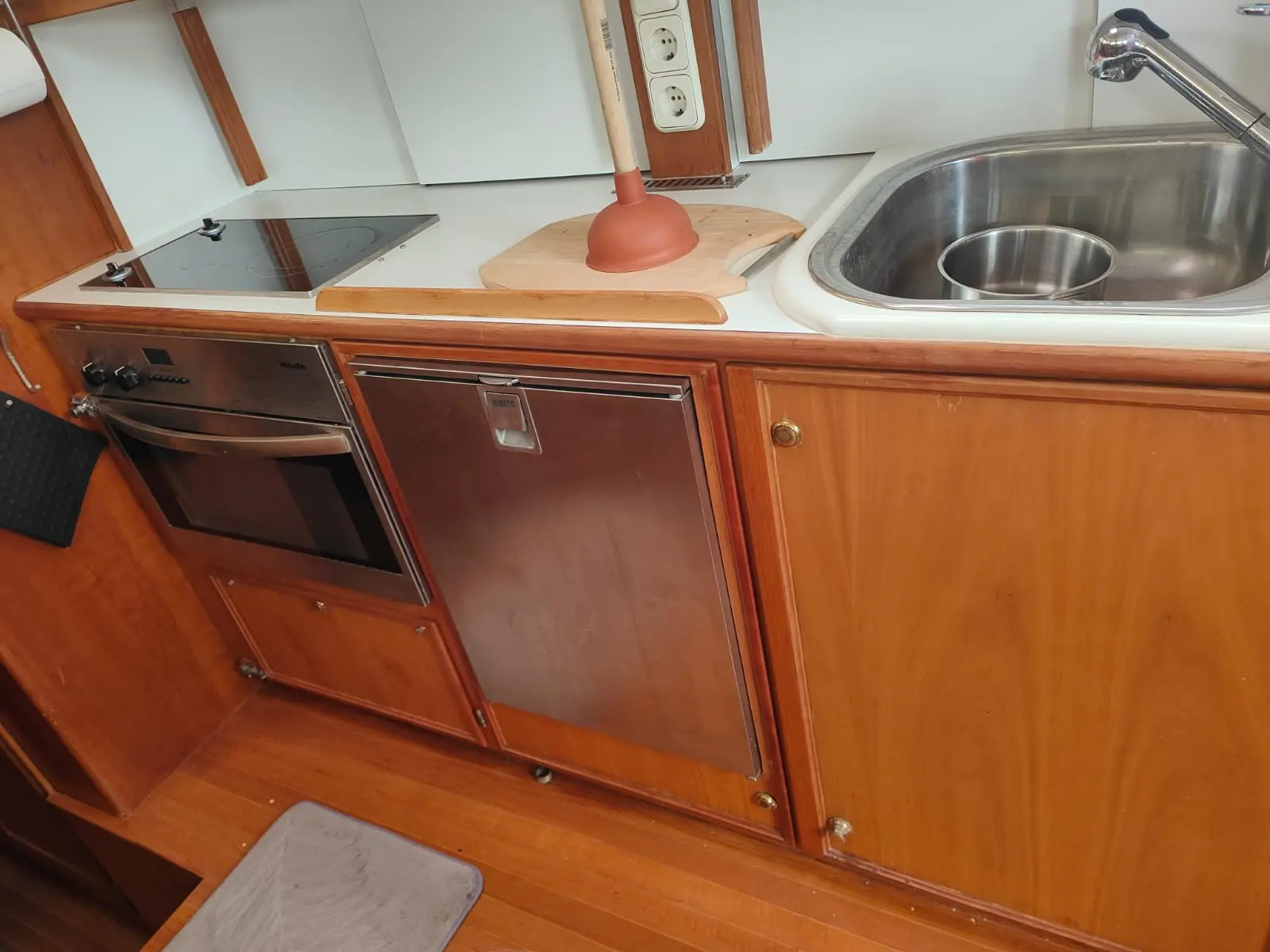 Custom Line Steel Pilothouse d’occasion à vendre