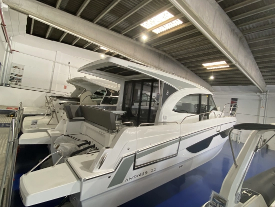 Beneteau Antares 11 OB neu zum verkauf