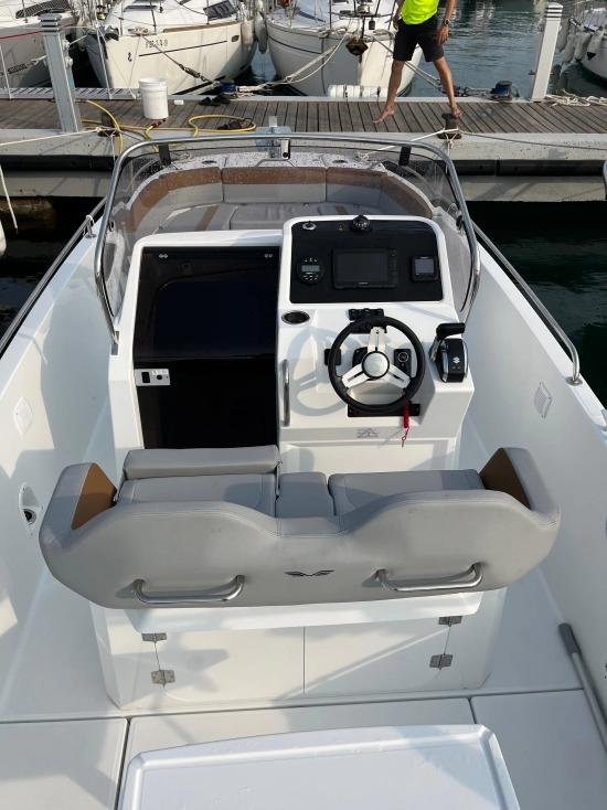 Beneteau Flyer 8 SPACEDECK V2 gebraucht zum verkauf