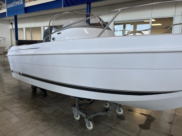 B2 Marine Cap Ferrett 522 Sundeck brand new for sale