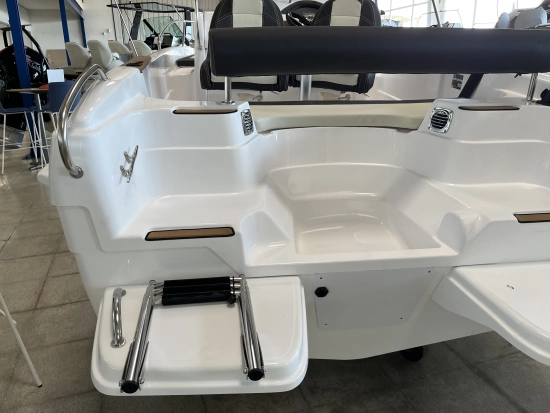 B2 Marine Cap Ferrett 522 Sundeck brand new for sale