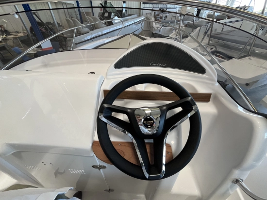 B2 Marine Cap Ferrett 522 Sundeck brand new for sale