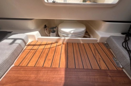 Quicksilver Sundeck 755 preowned for sale