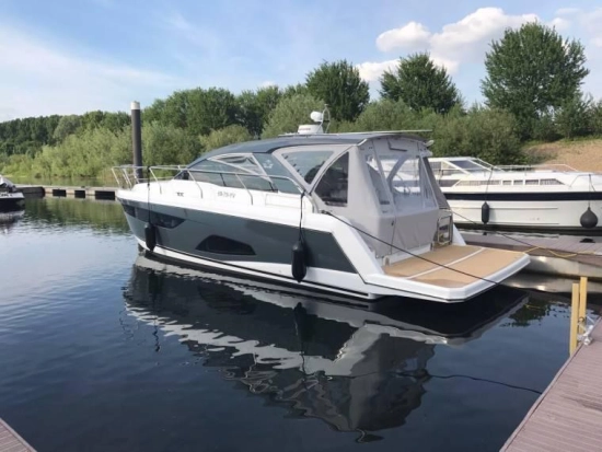 Sealine S330 d’occasion à vendre