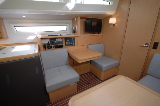 Bavaria Yachts Vision 42 preowned for sale