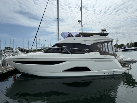 Bavaria Yachts R40 Fly preowned for sale