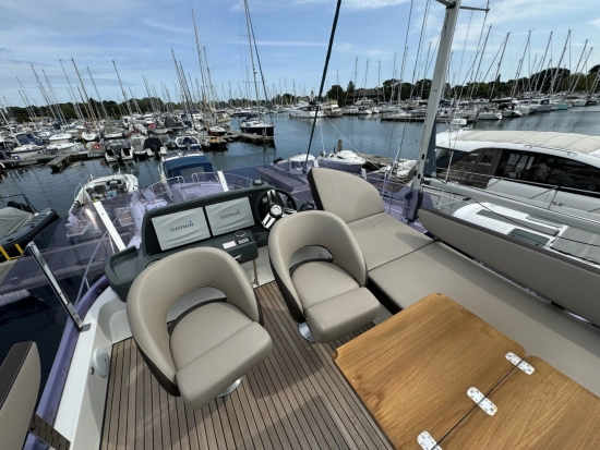 Bavaria Yachts R40 Fly preowned for sale