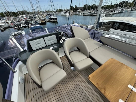 Bavaria Yachts R40 Fly preowned for sale