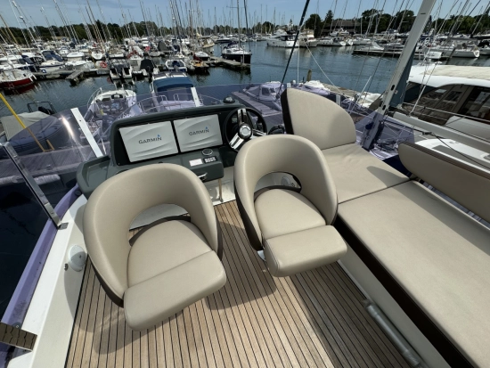 Bavaria Yachts R40 Fly preowned for sale