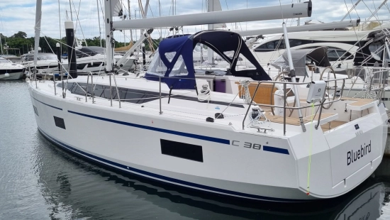 Bavaria Yachts C38 gebraucht zum verkauf