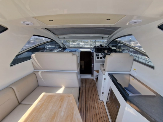 Sealine S330 gebraucht zum verkauf