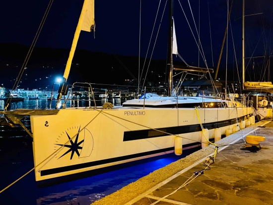 Beneteau Oceanis Yacht 62 preowned for sale