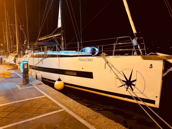 Beneteau Oceanis Yacht 62 preowned for sale