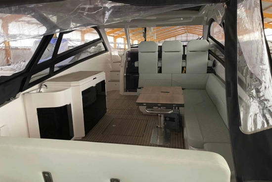 Bavaria Yachts VIDA 33 HT gebraucht zum verkauf