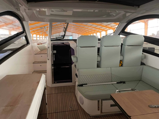 Bavaria Yachts VIDA 33 HT gebraucht zum verkauf