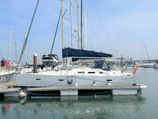 Beneteau Oceanis Clipper 373 preowned for sale