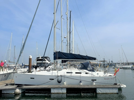 Beneteau Oceanis Clipper 373 preowned for sale