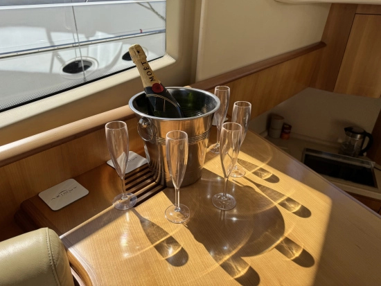 Azimut 42 Evolution preowned for sale