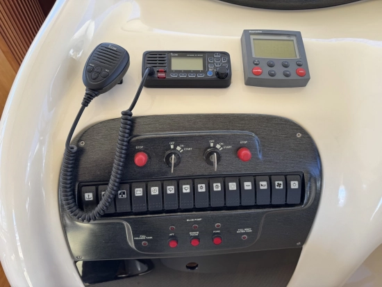 Azimut 42 Evolution preowned for sale