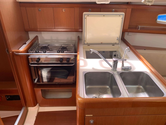 Beneteau Oceanis 31 preowned for sale