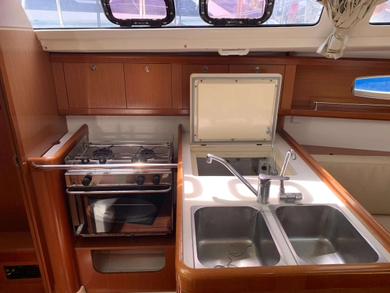 Beneteau Oceanis 31 preowned for sale