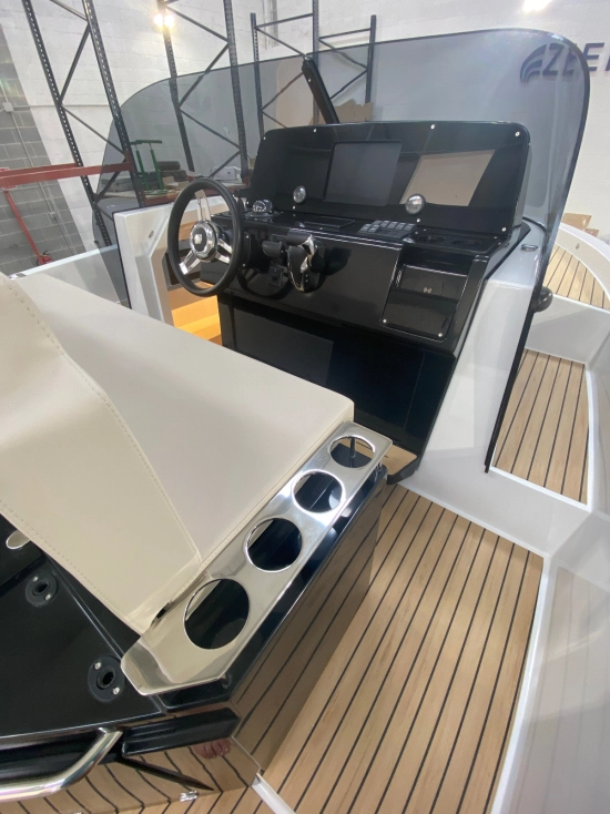Zephyr Boats 800 Space brand new for sale