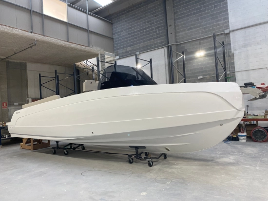 Zephyr Boats 800 Space brand new for sale