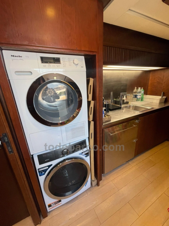 Azimut 116 preowned for sale