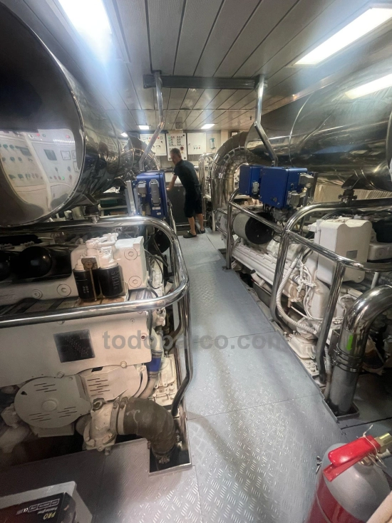 Azimut 116 preowned for sale