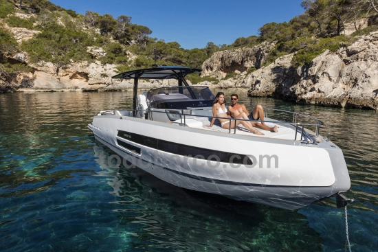 Invictus Yacht GT 370 brand new for sale