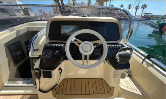 Invictus Yacht GT320 preowned for sale