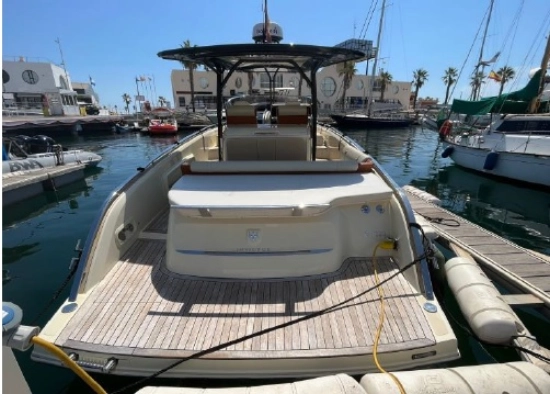 Invictus Yacht GT320 preowned for sale