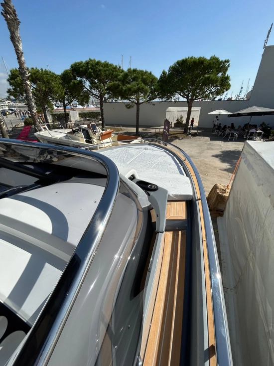 Invictus Yacht GT320 brand new for sale