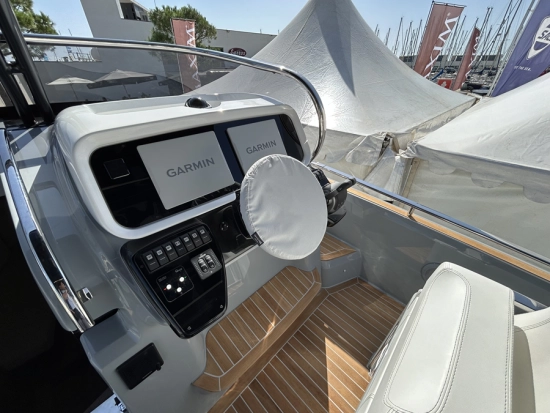 Invictus Yacht GT320 brand new for sale