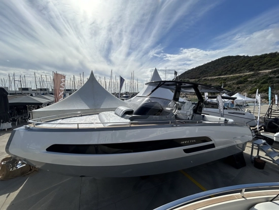 Invictus Yacht GT320 brand new for sale