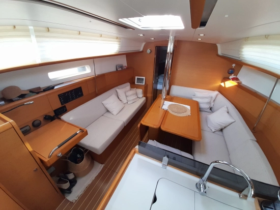 Jeanneau Sun Odyssey 379 preowned for sale