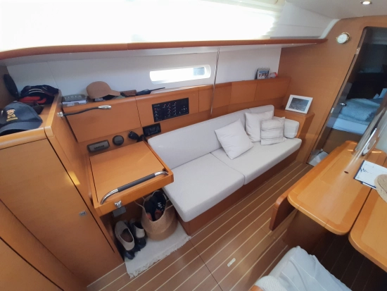 Jeanneau Sun Odyssey 379 preowned for sale