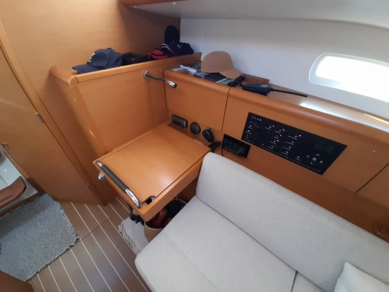 Jeanneau Sun Odyssey 379 preowned for sale