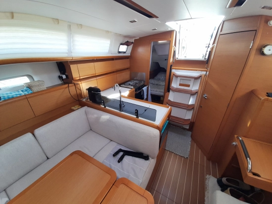 Jeanneau Sun Odyssey 379 preowned for sale